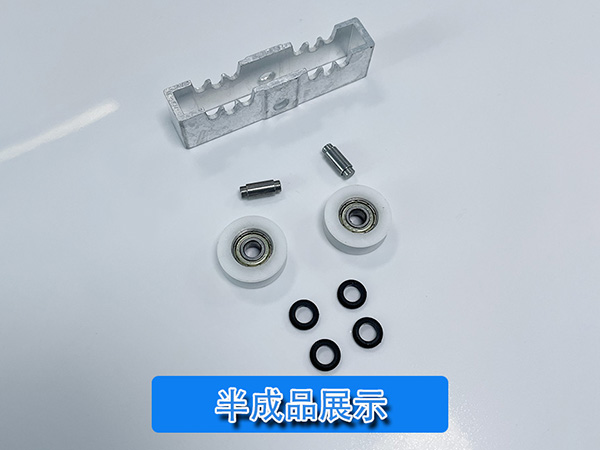滑輪沖孔設(shè)備 斷橋鋁滑輪外殼沖孔機 自動化裝配機