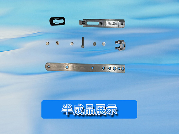 專業(yè)生產(chǎn)各種門窗配件拉桿自動裝配機械設備機器定制成套質量保證